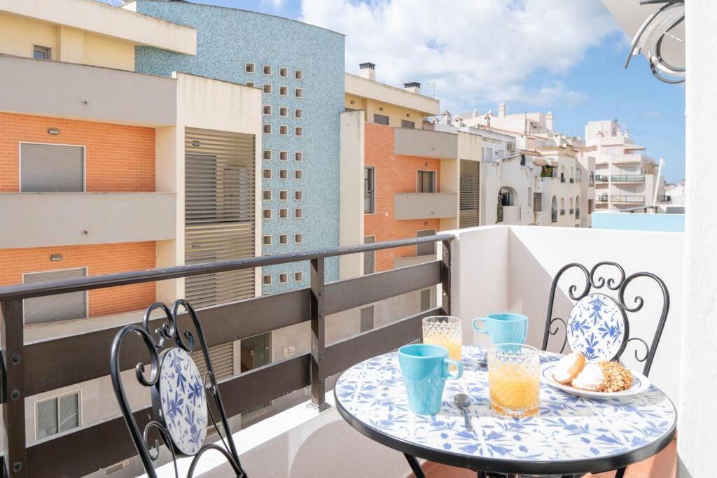 Casa Oliveira - Sunny 2-Bed Retreat Steps From The Beach Armação de Pêra Eksteriør bilde